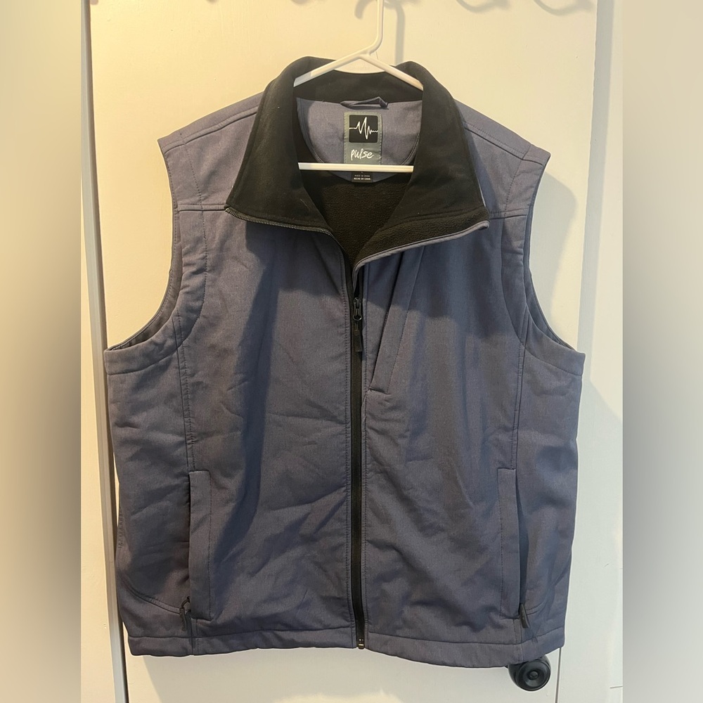 NWOT Mens Pulse Navy and Black Vest